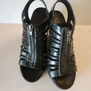 AEROSOLES Black Strappy Heels with Zipper